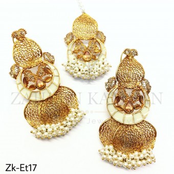 Stylish golden earrings tikka pair